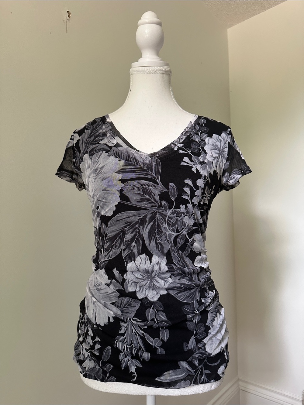 INC INTERNATIONAL Dark Floral Mesh Cinch Whimsigoth Romantic Vneck Shirt Small